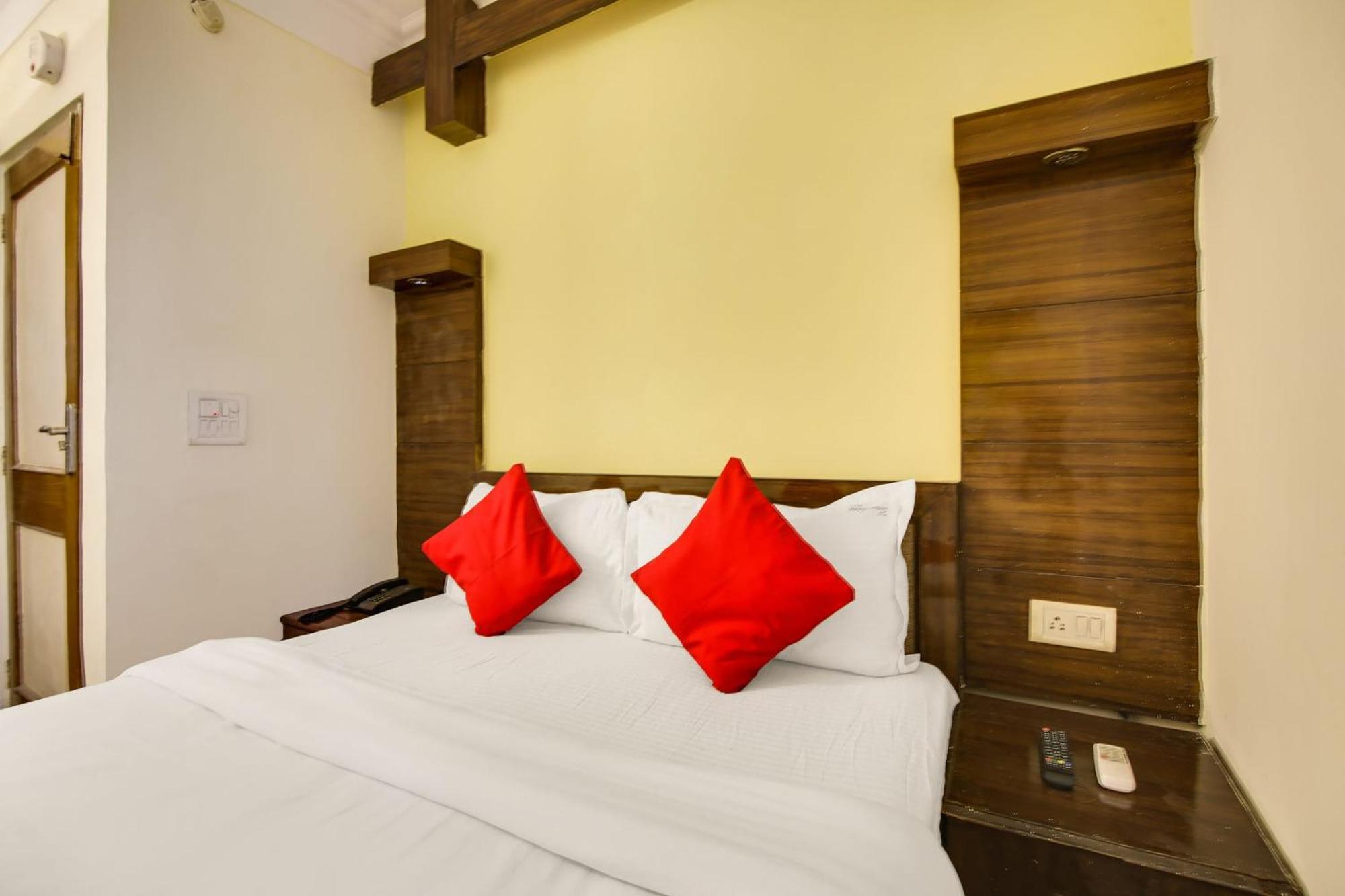 Hotel O Sunshine Palace Delhi  Bagian luar foto